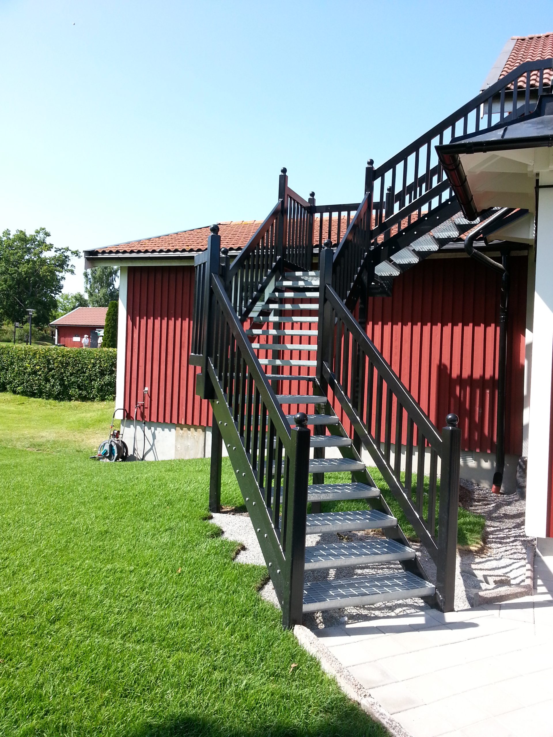 Ståltrappa med gallerdurk vid Viksjö Golfklubb